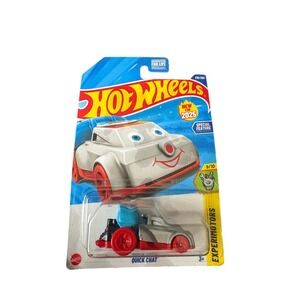 Hot Wheels Quick Chat 2025 Experimotors 9/10 Sealed‎ Card Wear